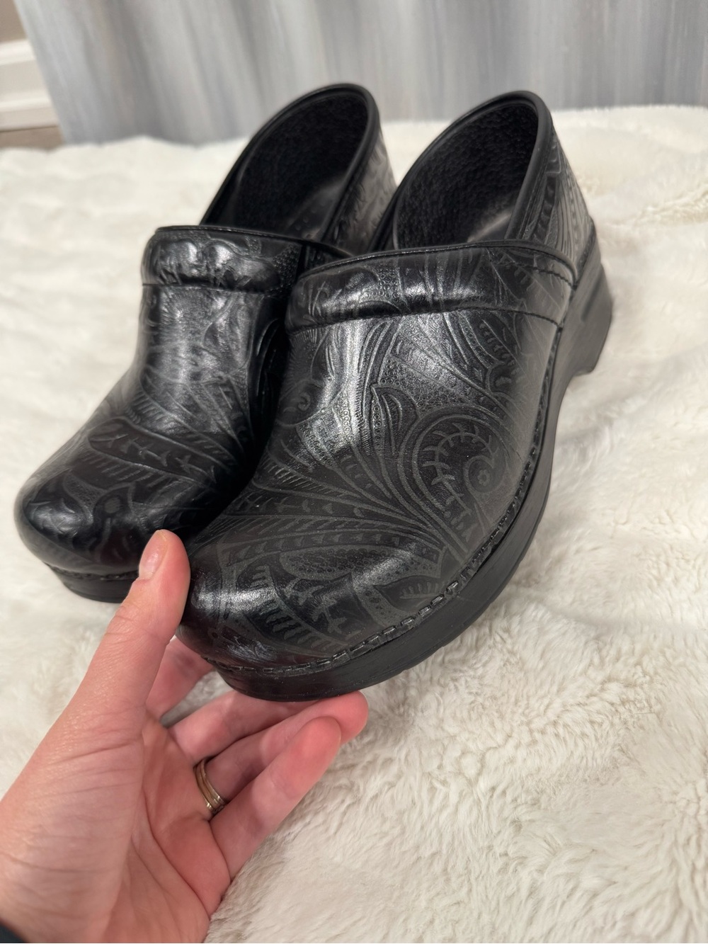 Dansko Professional Tooled Black Clog With Design - Picture 4 of 9